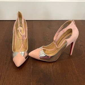 SIGNATURE Heeled Pink Shoes Size 8.5